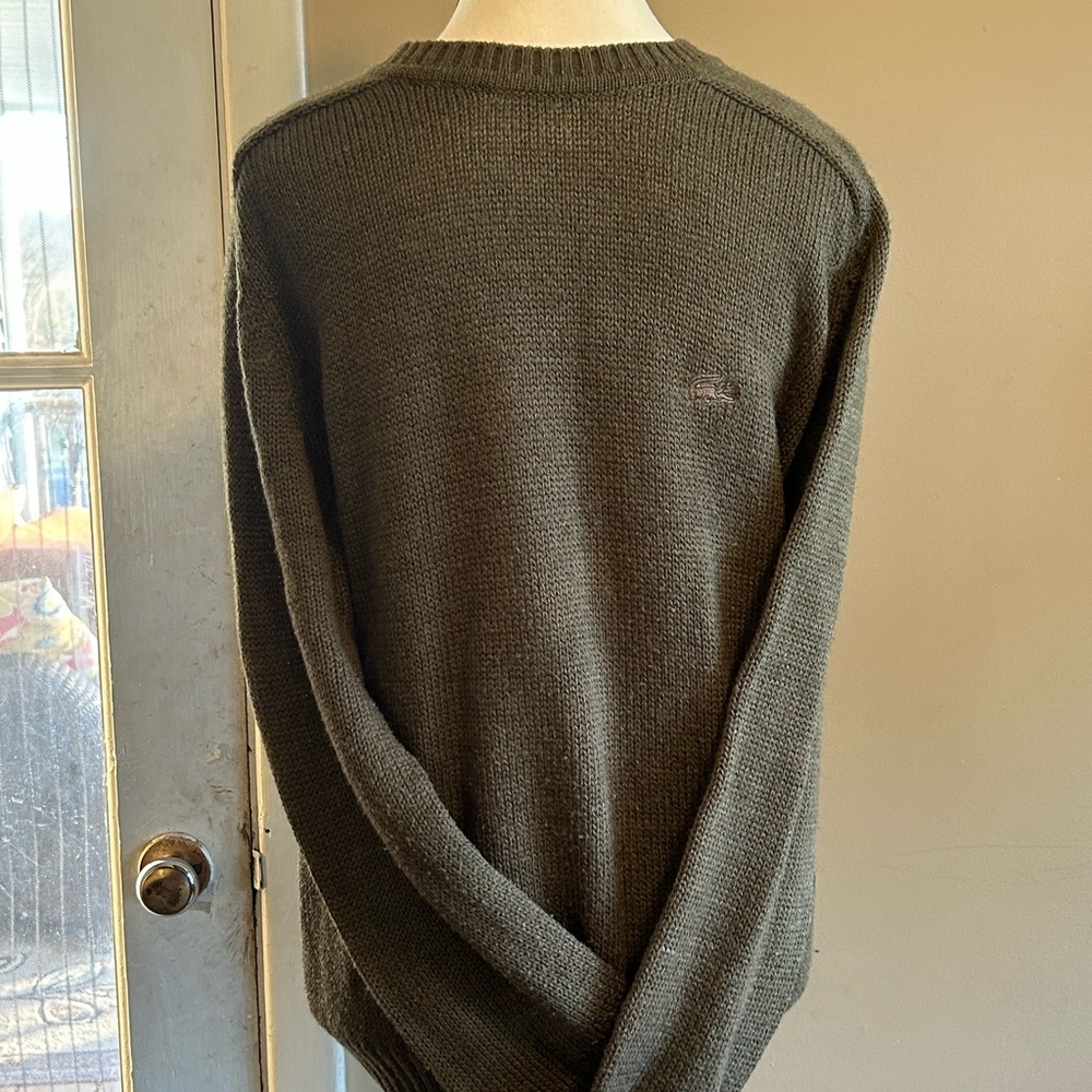 Vintage Lacoste Izod fitted men’s khaki sweater. embroidrered alligator logo.